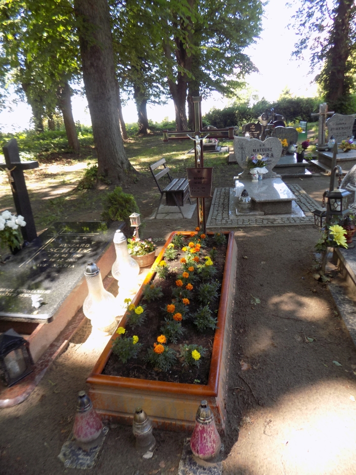 Renata Schulz  1950 Wolin - Grobonet - Wyszukiwarka osób pochowanych